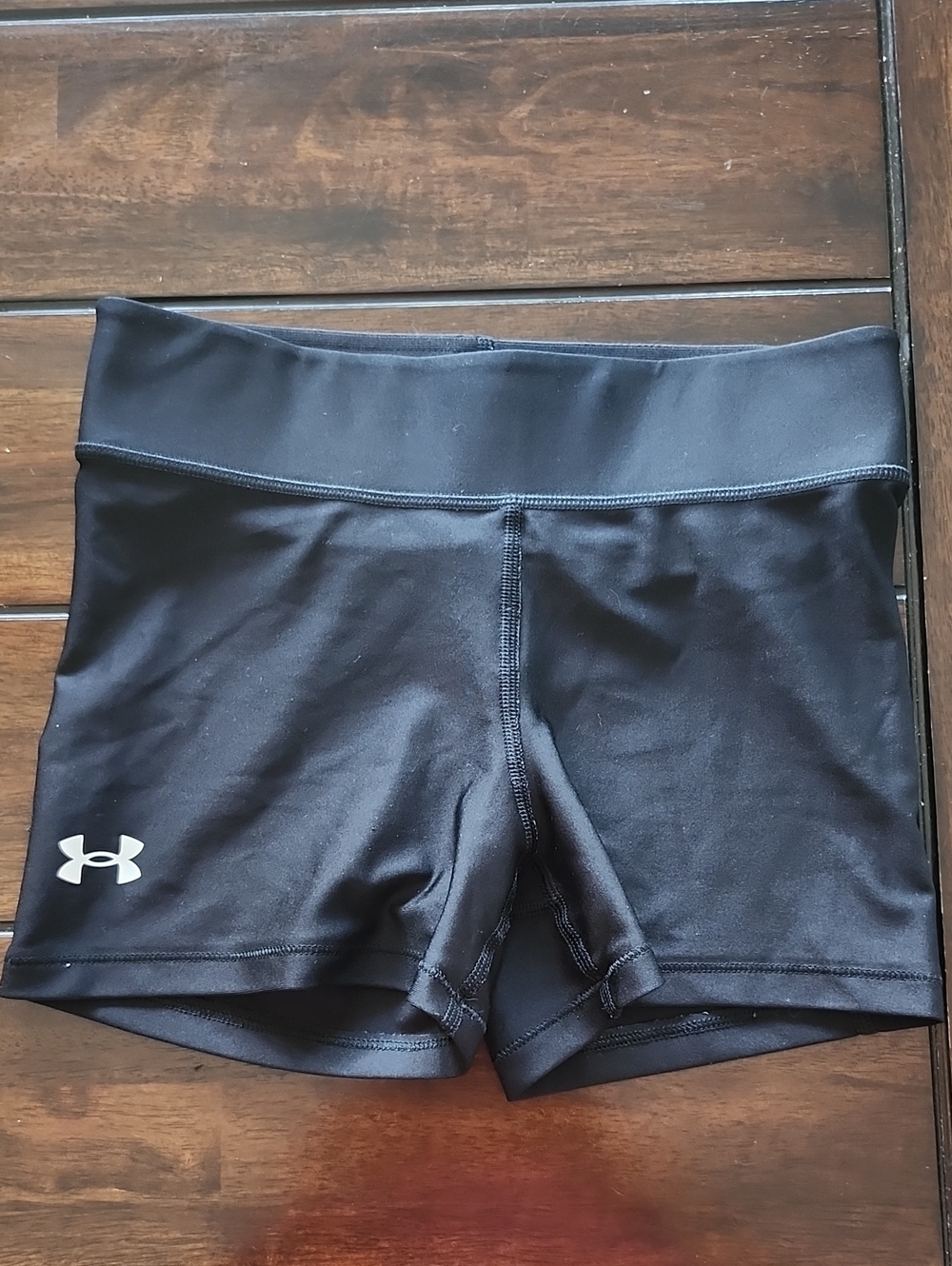 Under Armour black athletic shorts 3 inch